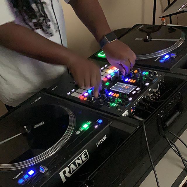 DJTJNice's tweet photo. Daddy got a new pair of shoes! #TeamTraktorDefector #ChristmasCameEarly #Rane12 #Rane72 https://t.co/xJvP5cvKpR https://t.co/llOM13i8hi