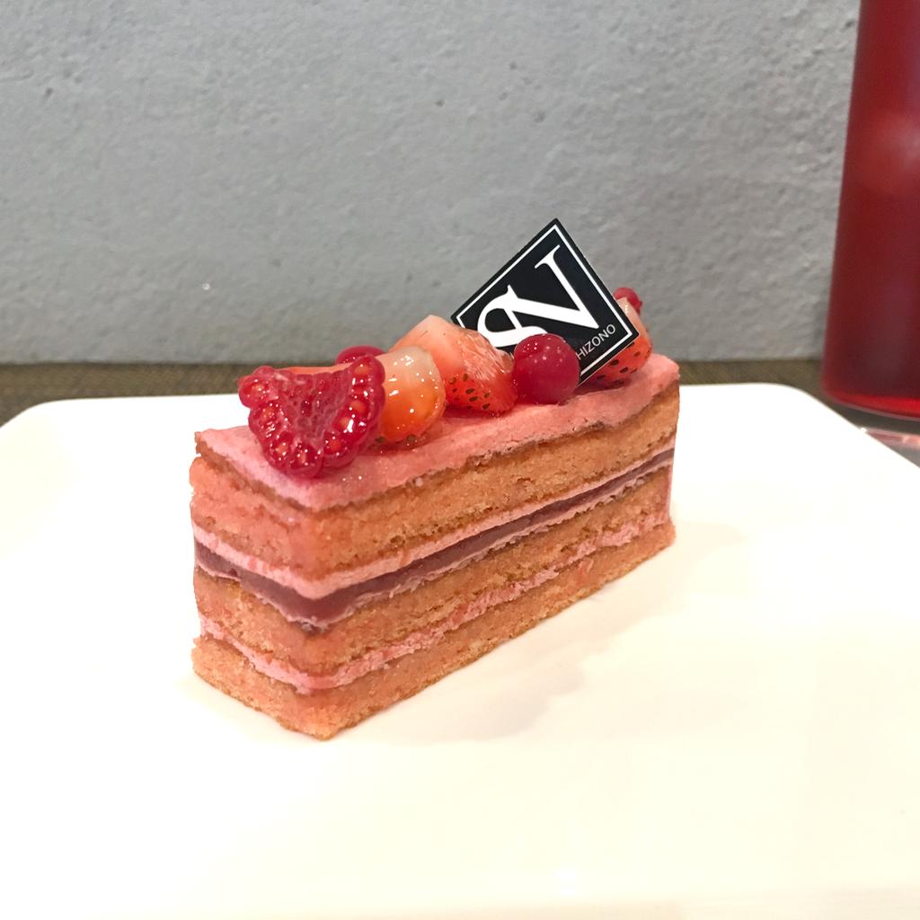 バンド界のパンケーキ王子bot Seiichiro Nishizono 肥後橋 靱公園北にあるケーキ 屋さん 基本は持ち帰りメインですが 若干イートインスペースもあります 香り にこだわっているというケーキは 見た目も華やかで一度食べると忘れられない美味しさ バンド界のパンケーキ王子bot Seiichiro Nishizono 肥後橋 靱公園北にあるケーキ 屋さん 基本は持ち帰りメインですが 若干イートインスペースもあります 香り にこだわっているというケーキは 見た目も華やかで一度食べると忘れられない美味しさ