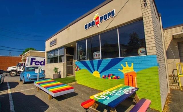 KingofPopsCLT's tweet photo. Free Coconut Chocolate Sea Salt Pops for the first 25 people on Fridays at our Pop Shop! We're calling it Happy Pop Hour. 🌈😋 Drop by tomorrow for a pop we'll be open Fridays from 6 - 8pm. #kingofpopsclt

Find a Pop near you 👉 https://t.co/F5crM9Mdhq

📸 by mattshdr (insta) https://t.co/CfzorXNrMD