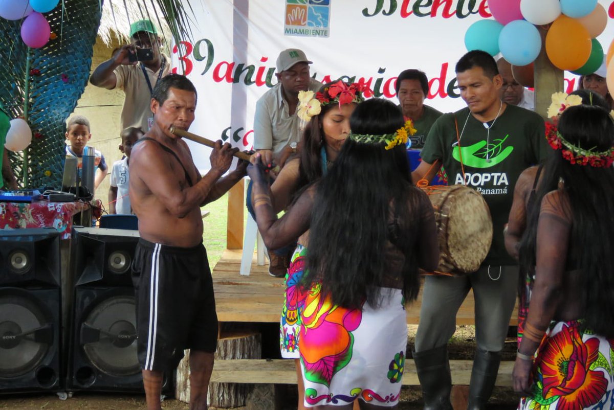 adoptabosque's tweet photo. Ayer celebramos el 39vo Aniversario de la mayor Área Protegida de Panamá: el Parque Nacional Darién, en la Comunidad Emberá de Pijibasal, EI Real de Santa María, Pinogana, Darién. Gracias a invitación de @MiAmbientePma
#yoAdoptoBosque #VoluntariosADOPTA #EducAmbiental
#Darien https://t.co/Jbb0zmGJ6d