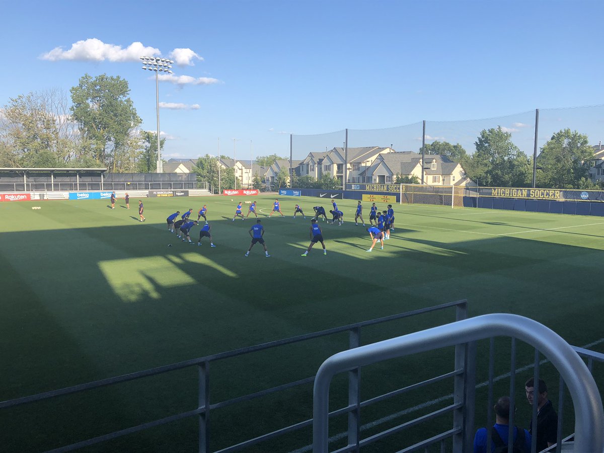When <a href="/FCBarcelona/">FC Barcelona</a> comes to town and asks to train on your field.