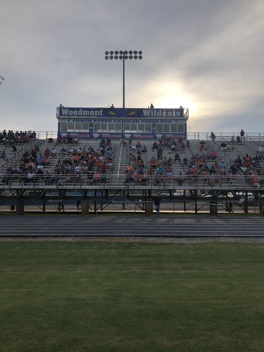 BereaFootball1's tweet photo. The Bulldogs are at Woodmont tonight @Woodmont_FB @WeAreWoodmont https://t.co/aiBYz0dI7v