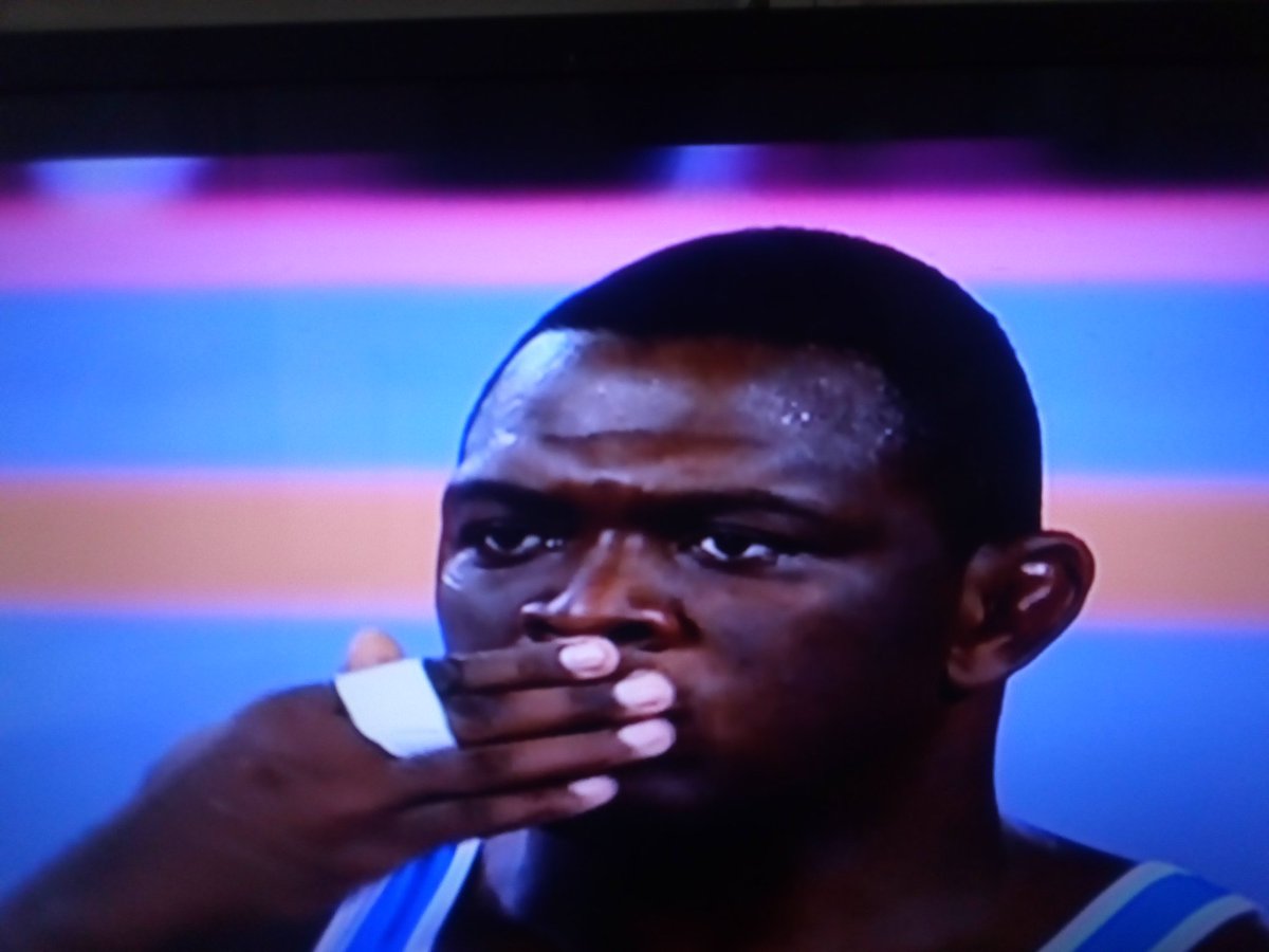 Ileanac1971's tweet photo. Maravillosa victoria d nuestro M. Lopez, como siempre invencible. Hombre sencillo, q al triunfar paseó la 🇨🇺 con mucho orgullo. Felicidades campeón, #Cuba entera siguió tú combate, en el q en escasos minutos lograste nuevamente ser campeón #VamosPorMas https://t.co/jzQZM0zXnv