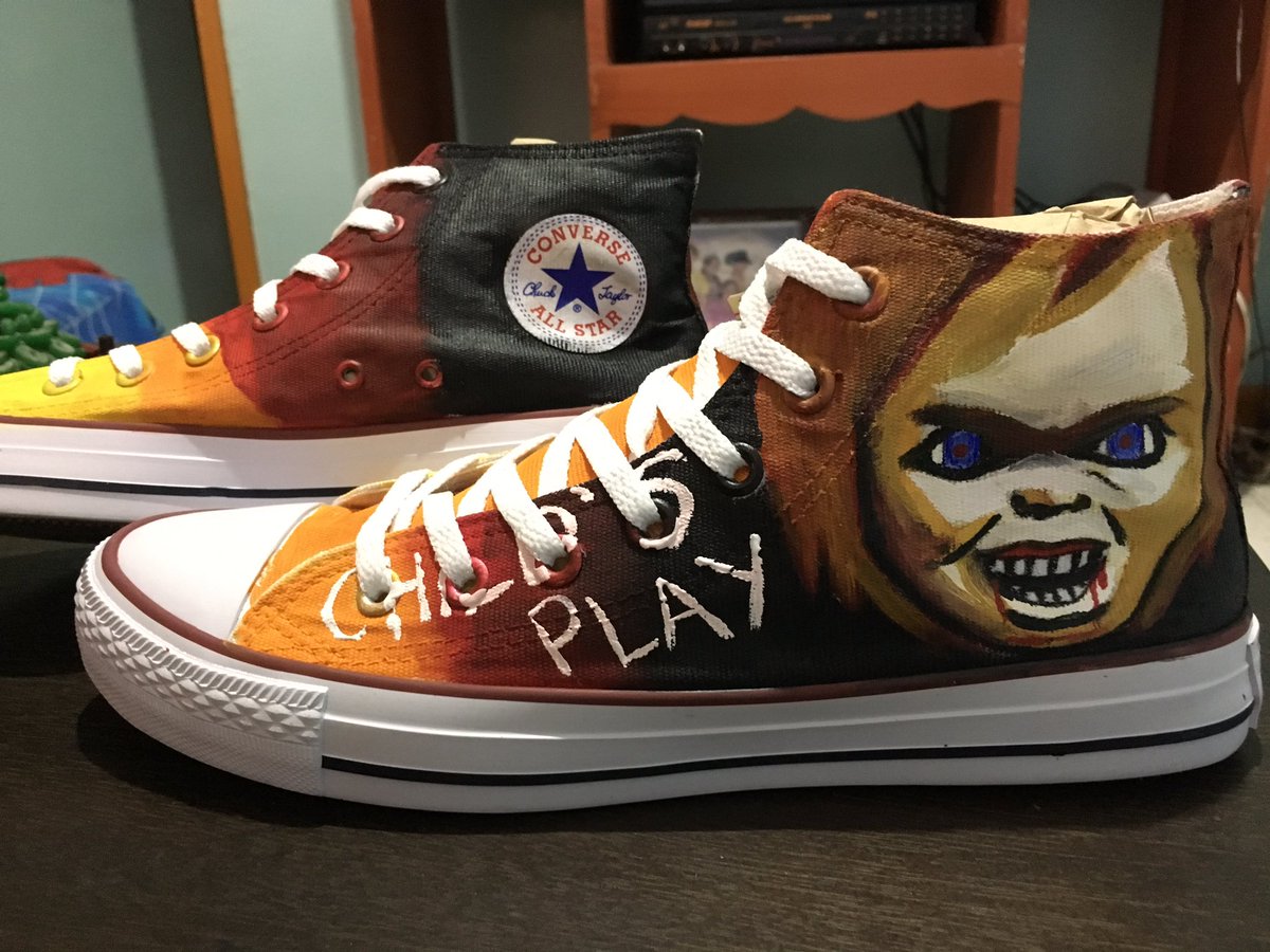MarkBejoc's tweet photo. Awesome 👏
#chucky #shoes #childsplay #seedofchucky #handmade #paint #custom #gameon #horror #killerdoll #designshoes #cool https://t.co/h3w68mQbXH