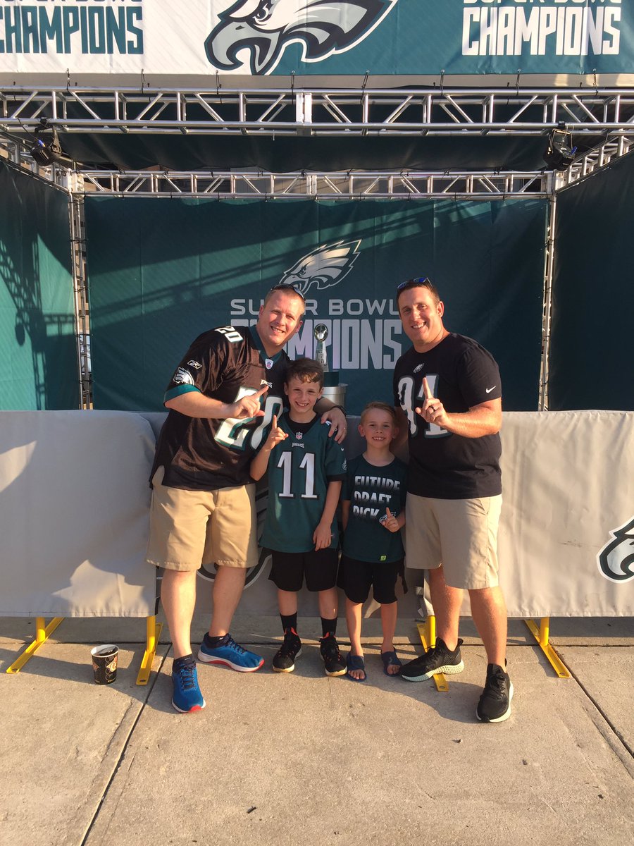 joshconz's tweet photo. #FlyEaglesFly https://t.co/4snhrxpmdF
