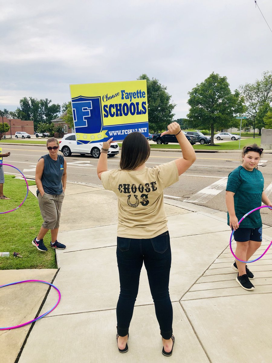 HaysStem's tweet photo. Showing some serious love for our county, our students, and our schools dancing and cheering the afternoon away! #CampaignDay! #ChooseUs #ChooseFCPS #OESandBeyond #YouveGotAFriendInFCPS                           @bradybrainiacs @ReeceClass @kellie93252543 @suptking @cpwright81 https://t.co/Q2WIknzH7b