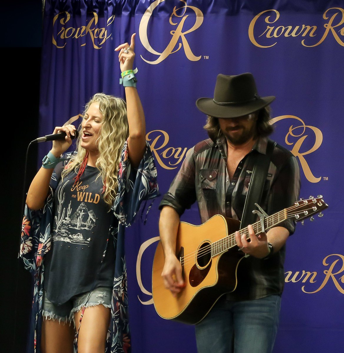 TheSOShenanigan's tweet photo. ⁦@cloverdayle⁩ performing at the ⁦@CrownRoyal⁩ #VIP room at the ⁦@OregonJamboree⁩ #KeepMeWild #Cloverdayle #countrymusic https://t.co/IBd4KjGnIk