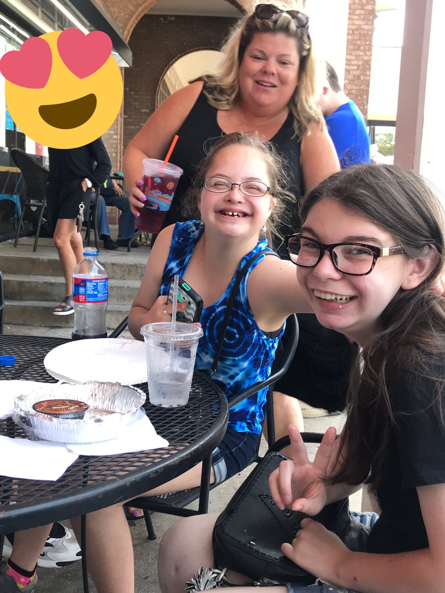 Meld521's tweet photo. Another surprise visitor!! Their favorite teacher!! They couldn’t be happier!! What a great summer!☀️☀️🏖🏖@mswegener @tmwillman @DaneeKennedy @DirectorofPPS https://t.co/1tZh7Oe7o9