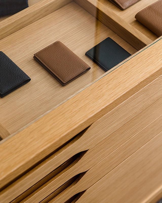 _ashjames's tweet image. Leather wallets at @editionsmr, 2018. ift.tt/2ZHMIf3