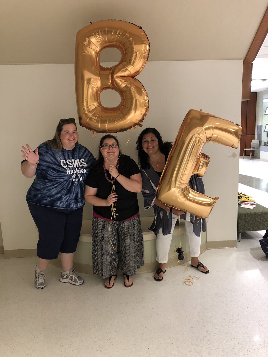 mfpeanut's tweet photo. Supporting 1st year teachers today! Itโs a great way to start the year! #TheLex1Difference @CSMS_Huskies @LexingtonOne https://t.co/He2WzYP8Ts