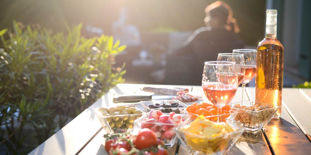 ExecLandscaping's tweet photo. For anyone with a custom deck building project in the works, now is the perfect time to incorporate outdoor bar designs that seamlessly work into your space so that you have sufficient room for the bar of your dreams.

https://t.co/IzefqRcUy6 https://t.co/JsQdj6DOxw