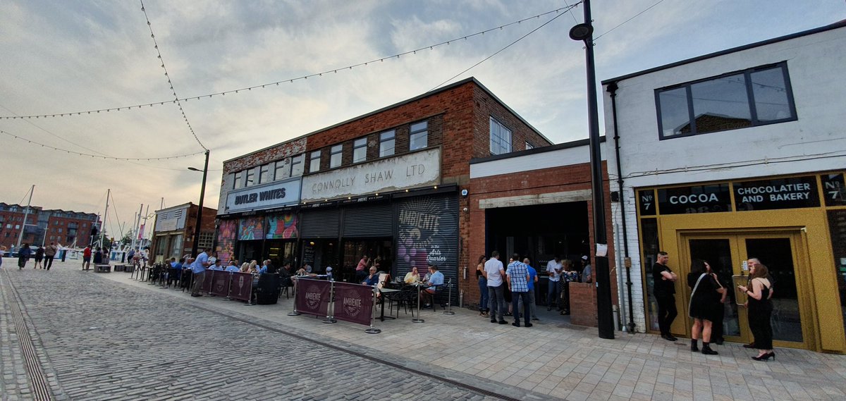 FruitMarketHull's tweet photo. New vegan restaurant @PurpleRobotHull causing a stir at tonight's launch bash!
#fruitmarkethull https://t.co/MUzt7OPiKV