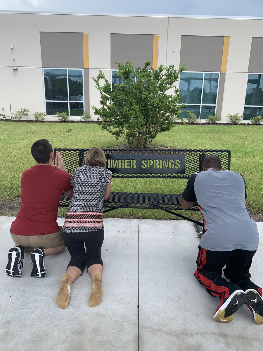 craft628's tweet photo. Scavenger hunt row three #teamTSMS #teamexceptional #gametime #whosthemascot #theteamthatpraystogetherstaystogether #startedfromthebottomnowwerehere https://t.co/r2T8mN1xtk