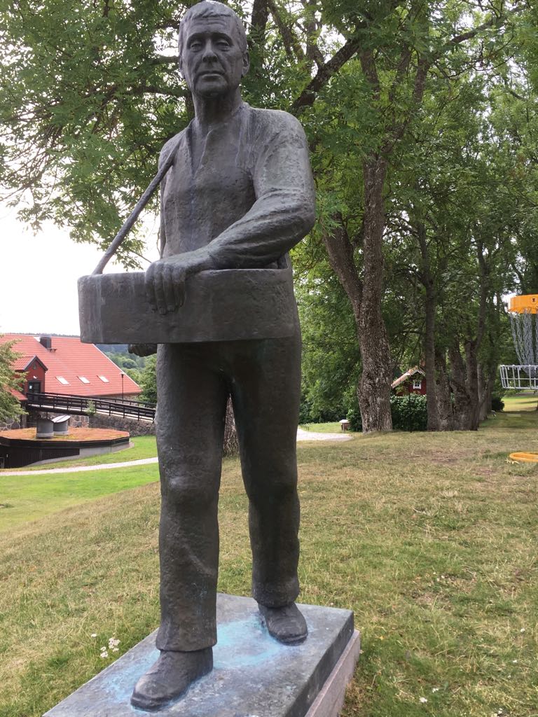 moniqueheger's tweet photo. De #Zaaier, maar dan bij de Sveriges Lantbruksuniversitet SLU in Uppsala. Leuke bibliotheek, inzicht in de courses en mogelijk nieuwe literatuur. Uni groeit ook daar en veel studentenhuizen worden nieuw gebouwd. https://t.co/9Fz13fcIGA
