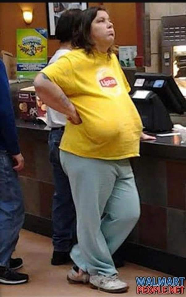 HeirWatchful's tweet photo. WALMART DEFINITIVAMENTE NECESITA UN CÓDIGO DE VESTIR JODIDOKING.😂😂 #amerika #Walmart https://t.co/tBBBFhFA2k