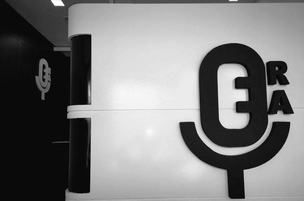 EsReportero's tweet photo. ¿Prevenido?

57 días para que sientas los nervios de una conexión en directo, guionices, produzcas, locutes y difundas tus piezas supervisadas por profesionales de los medios más importantes.

Esto es #EscuelaReporteros un lugar para especializarte.

Info@escueladereporteros.com https://t.co/dRBt4jNEN6