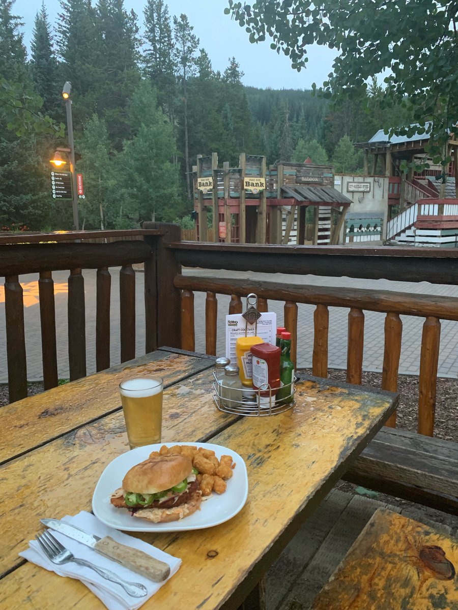 KickapooKeyston's tweet image. The weather has been nice and cool up here in Keystone!  Watch the kids play while you enjoy our Kickin’ Chicken sandwich available all weekend!  Spicy Chicken sandwich w/ a Chipotle Lime aioli, apple slaw, and fresh Jalapeños! Beat the spice with a nice cold beer!
#EatAndChill