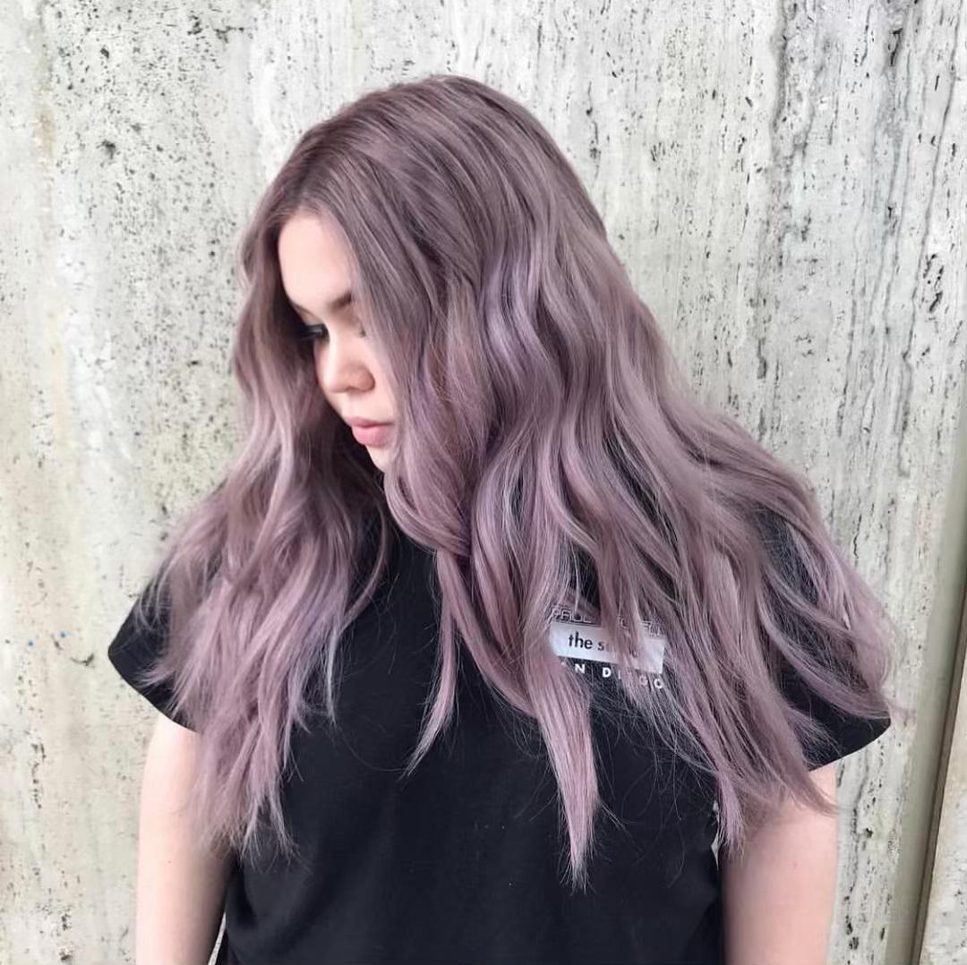PaulMitchellUS's tweet photo. We lilac this color quite a lot 💜 @colorbytristanelan #SynchroLift to create babylights + 20 Volume, then tone with PM Shine 9V + 9A + Violet Color Shots + splash of 1B. https://t.co/M0dHMa9mxH