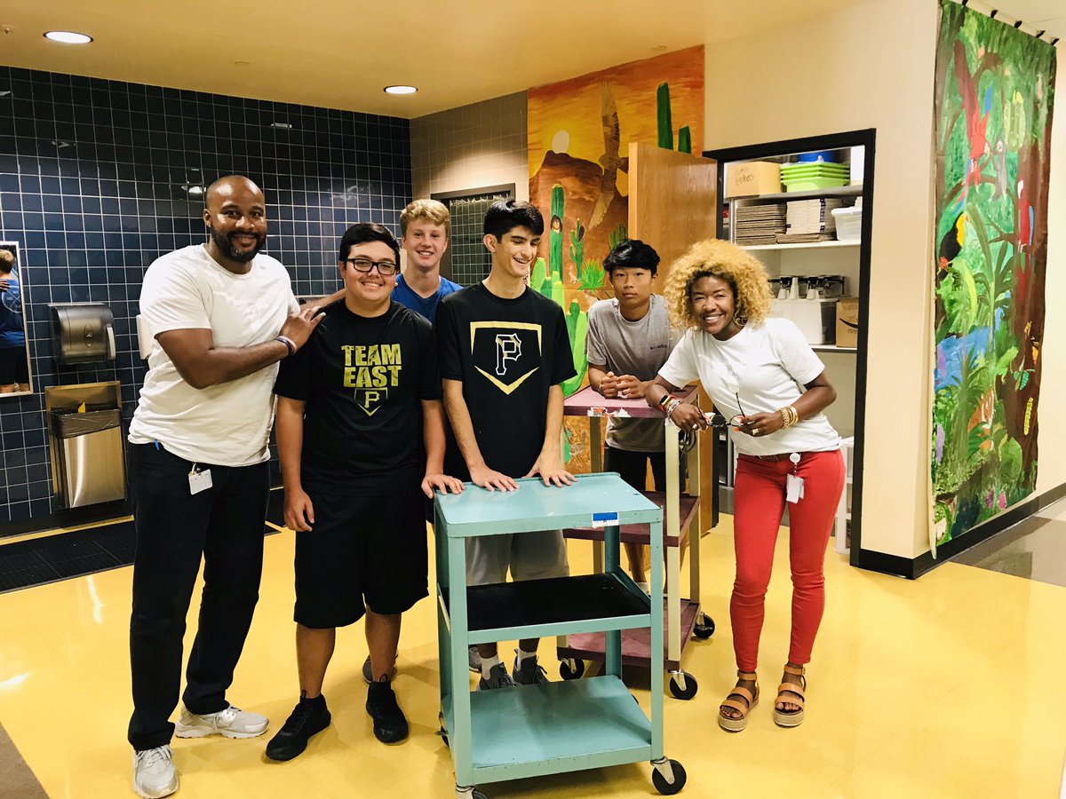 MsHaysCounselor's tweet photo. Thank you to @WHS_Warriors and @PESHPanthers for sending some kiddos to @MendenhallHorns to help out our teachers today! #mendenhalllearns @Plano_Now @Plano_Schools @JanaPrince5 https://t.co/gvAt3T6HFa