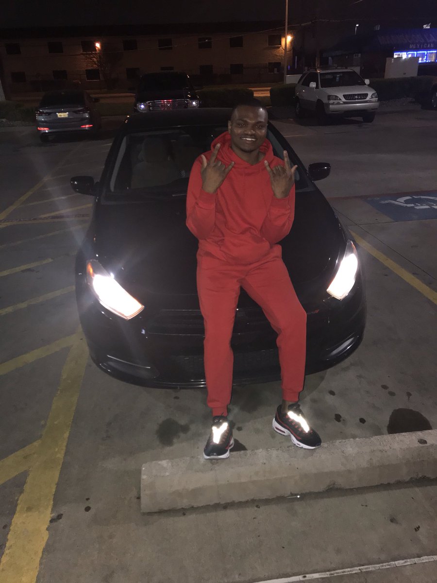 bookie_mobbb's tweet photo. #WhosWhoAtPQC 

Eric Bates
-Chicago, IL| Outwest, IL 🤣(773)
-Junior c/o 21’
-Business Management Major 
-3.4 GPA
-Vice-Presidents Honor Roll
-Corporate Intern 
Fun Fact: I’m actually cool asl 😎 &amp; be Lit 🤘🏾 https://t.co/fotI8KNqrn