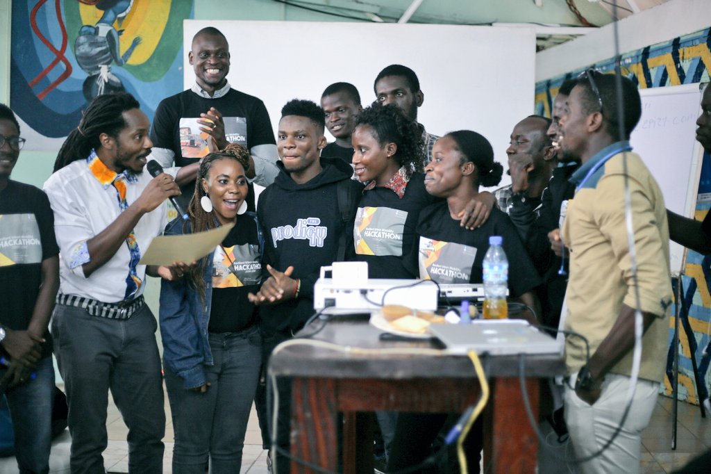 sensihub1's tweet photo. After 3 days of hard work in finding solutions to Urban Mobility. Grand prize winner "Mobility Hackers" will take home the first place.
#DSTI #MoTA #worldbank #gfdrr #Sensitechhub #urbanmobilityhack #innovation #SierraLeone #freetown #tech #entrepreneurs https://t.co/17ddnb1JLI