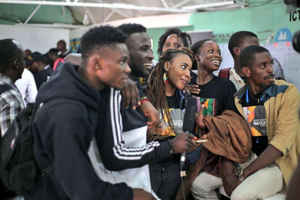 sensihub1's tweet photo. After 3 days of hard work in finding solutions to Urban Mobility. Grand prize winner "Mobility Hackers" will take home the first place.
#DSTI #MoTA #worldbank #gfdrr #Sensitechhub #urbanmobilityhack #innovation #SierraLeone #freetown #tech #entrepreneurs https://t.co/17ddnb1JLI