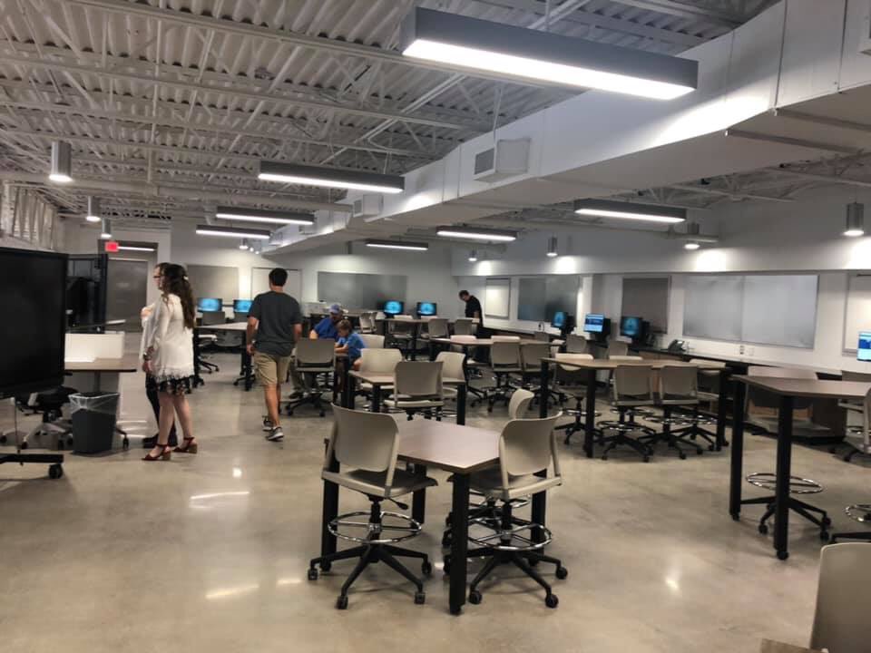 glennallison's tweet photo. Exciting to see opening of the @WCSedu Entrepreneurship and Innovation Center (EIC) in Franklin.  Game changing workforce development capability that will enable high school students to gain hands-on experience starting a business, launch new product, or service.  @williamson_inc https://t.co/lGcHOttU1c