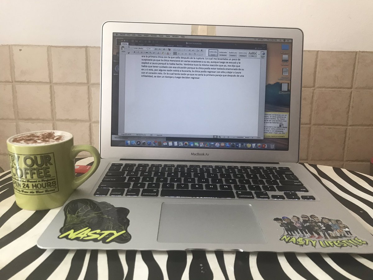 rosalindnicole3's tweet photo. Un café (descafeinado 🤷🏼‍♀️), una computadora, una mente llena de historias, unas manos ávidas por plasmarlas en tinta... ¿Qué más puedo desear? 
#escritoraindie #romancelésbico #libroslgbtt #amoresamor #leeorgullo #writelgbt #lesfic #leekindle #lgbttbooks https://t.co/XMkMRDzfIT