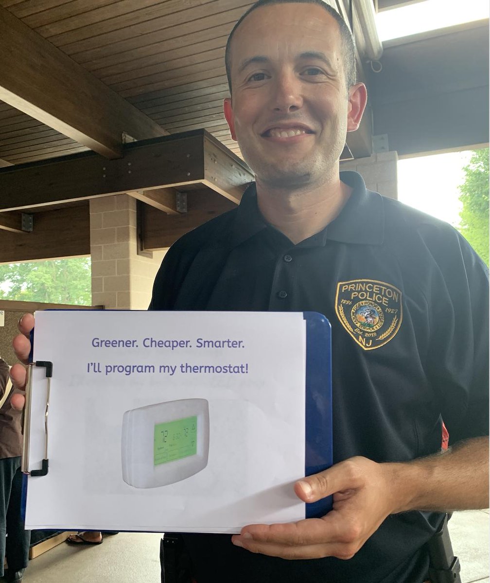 sustainptn's tweet photo. I will:
💡use LED bulbs ✨
💻program my thermostat 🏡
We had a great time at #Princeton #CommunityNightOut this week. We chatted with many community members who pledged to 'change a habit' to live more sustainably. Wanna take a pledge? DM us!
#sustainableprinceton https://t.co/MkQ95jSlDE