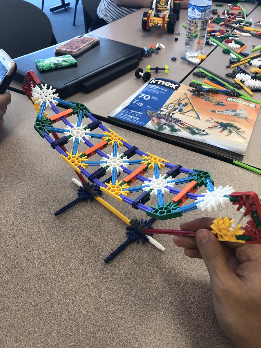 ArellanoTeach's tweet photo. Makerspace in action ready for instruction! @MissPina13 @anamarie_08 @SchulzePanthers @almary_r #GTtraining @IrvingISD https://t.co/PbRScLfStl