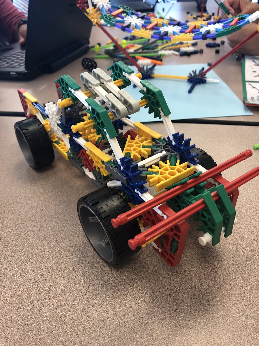 ArellanoTeach's tweet photo. Makerspace in action ready for instruction! @MissPina13 @anamarie_08 @SchulzePanthers @almary_r #GTtraining @IrvingISD https://t.co/PbRScLfStl
