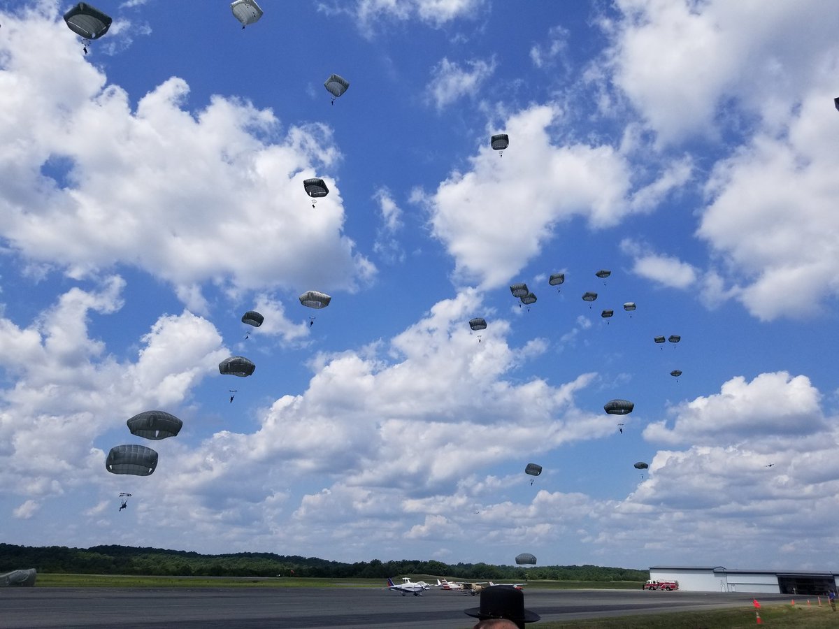 SCFRDChief's tweet photo. Unbelievably honored and fortunate to be surrounded by the American heroes, past and present, of the 82nd Airborne today. @staffcofire #SCFRD #USA https://t.co/hoMtCnl7oh