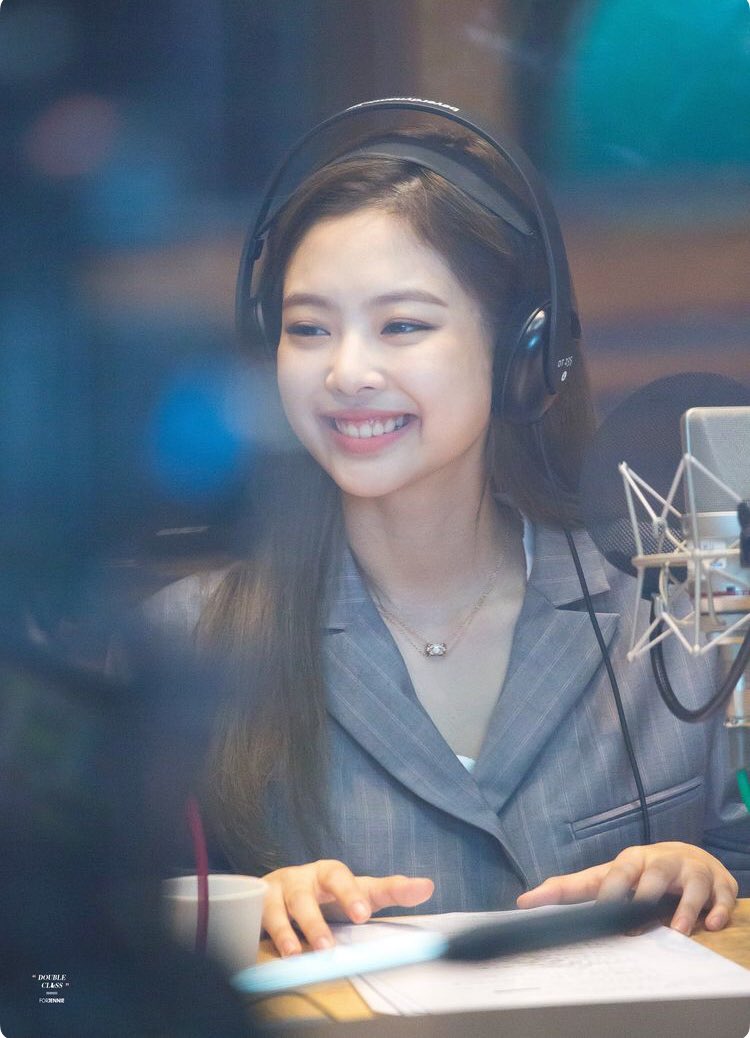 shinesjenniee's tweet photo. Happy three years beautiful❤️ always keep smiling!! 🤗😽♥️
#BLACKPINK #JENNIE #Jennie20MParty #jenniecute #jenniefashion #jennieblackpink #JENNIEKIM #ThreeYearsWithBLACKINK #ThreeYearsWithJENNIE #blink #YG #kpop https://t.co/tbMbMN7wvd