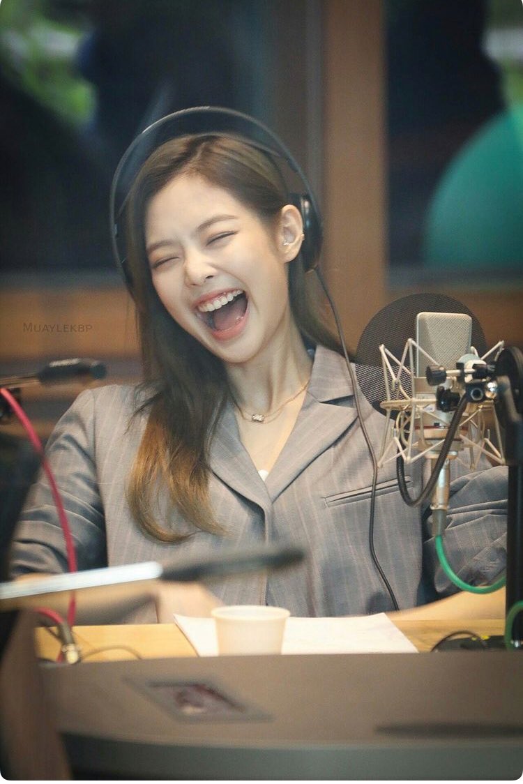 shinesjenniee's tweet photo. Happy three years beautiful❤️ always keep smiling!! 🤗😽♥️
#BLACKPINK #JENNIE #Jennie20MParty #jenniecute #jenniefashion #jennieblackpink #JENNIEKIM #ThreeYearsWithBLACKINK #ThreeYearsWithJENNIE #blink #YG #kpop https://t.co/tbMbMN7wvd
