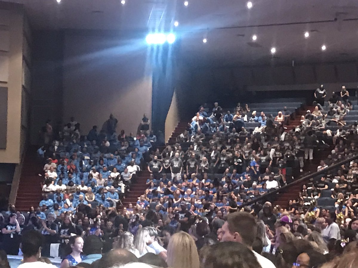DBosi05BWright's tweet photo. Convocation 2019 #pfamily @pfisd #passionatelyserving https://t.co/p2KfrQCB2D