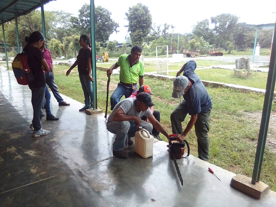 Vtiby's tweet photo. Activo personal en la ETAN  Raúl Vazquez Olivero en San Sebastian. En labores de rastreo. #AgostoEscuelasAbiertas @NicolasMaduro @psuvaristobulo @RMarcoTorres @leoalvacabrera @ZE_Aragua @AraguaEducacion @CRIFPMA @josevsierra @solyosmig https://t.co/NtevwD8jW6