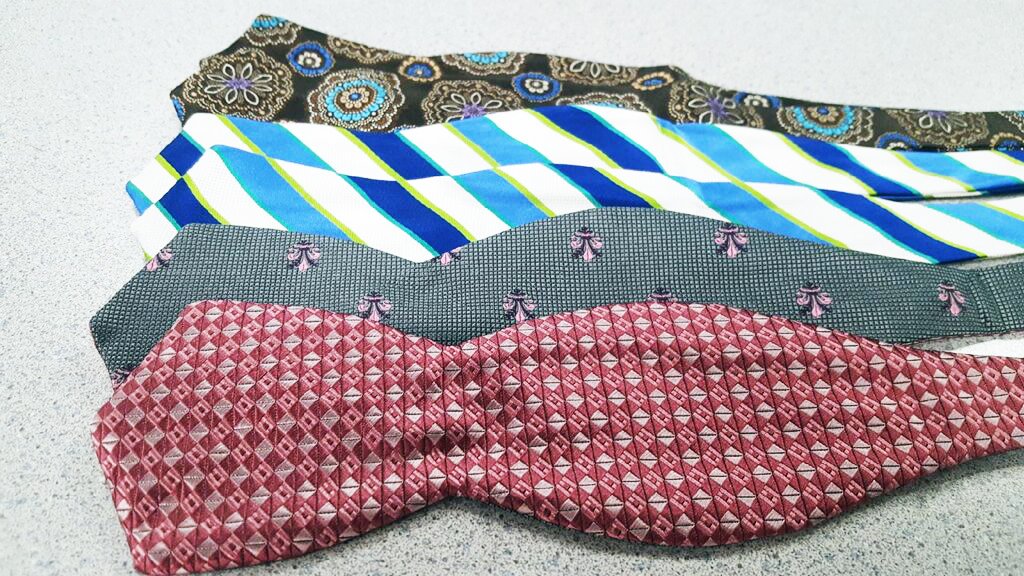 BlueJacketInc's tweet image. Only at our Coldwater Crossing location: Buy our reversible bow ties by designer Edward Armah Inc. Retail: $105 - OUR PRICE: $25 👀 and Italo Ferretti pocket squares made from the finest silk. Retail: $95 - OUR PRICE $15! 🤵 We make thrift look good! Get them while they last!