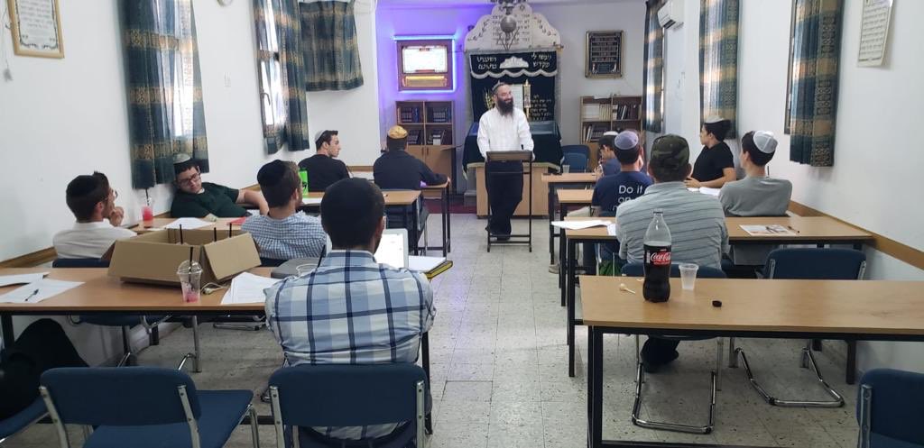 kollelsports's tweet photo. Was a total Zechus to welcome @ChaimMo’s uncle, Rav @gershonmo, to @ncsykollel today! Rav @gershonmo gave a Shuir to the Mechina program and delivered absolute 🔥!! https://t.co/t0iIYUOWnF