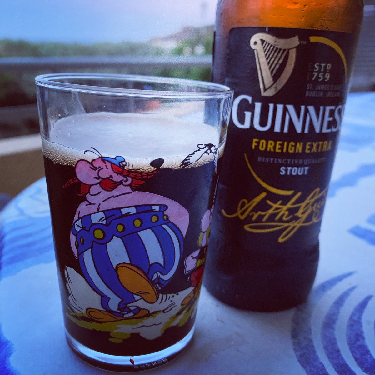 frenchfoodporn's tweet photo. Peu importe le flacon, pourvu que l’on ait l’ivresse…
Est-ce que cela risque de choquer les puristes ou bien cette bière a tellement de caractère qu’elle se fiche de se retrouver au dos d’Obélix ? #GuinnessForeignExtra #FrenchFoodPorn #Obelix #ÀConsommerAvecModérationBienSûr https://t.co/yy0LsM5Rmn