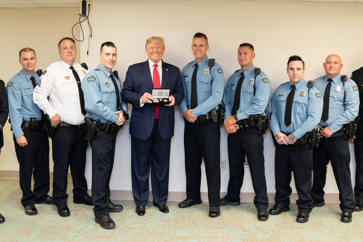 WhiteHouse45's tweet photo. A huge THANK YOU to our incredible law enforcement officers! https://t.co/L4m10QOf27