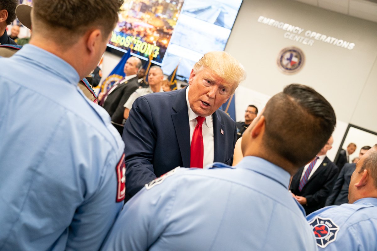 WhiteHouse45's tweet photo. A huge THANK YOU to our incredible law enforcement officers! https://t.co/L4m10QOf27