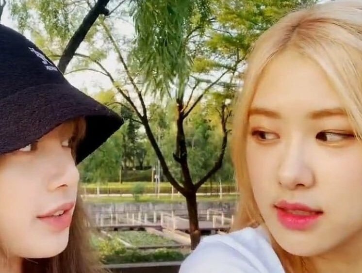 KjealousAuthor's tweet photo. #3yearswithlisa #3yearswithrosé #3yearswithjisoo #3yearswithjennie #3yearswithblackpink #3yearswithblinks 
#blackpink 💖😌🦄 
#3yearswithchaelisa #3yearswithlisoo #3yearswithjenlisa #chaelisaisreal #lisooisreal #jenlisaisreal #CHAELISA #LISOO #JENLISA #limario #LISA #blackpink https://t.co/nnJLnpf5SD