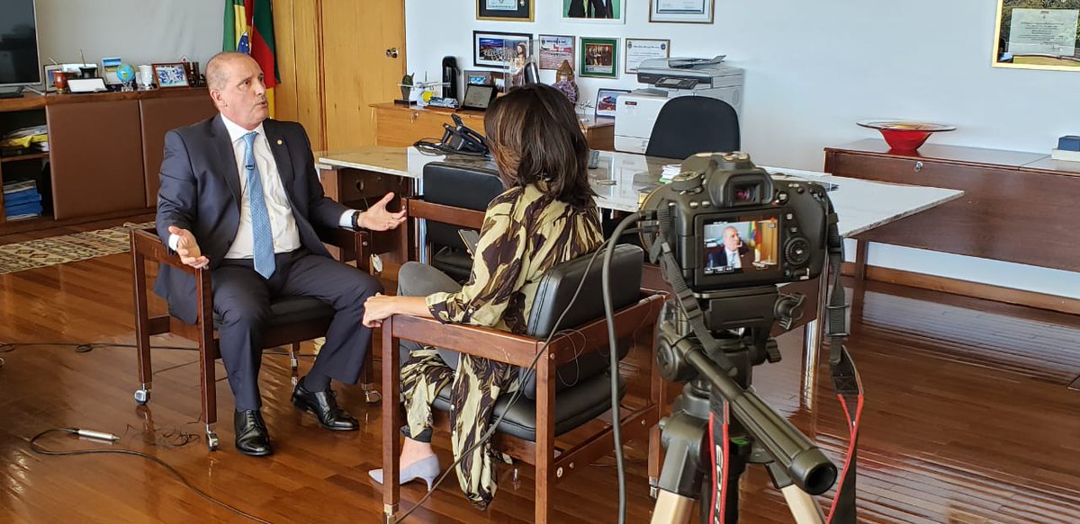 CanalMyNews's tweet photo. A invasão da Amazônia é uma possibilidade real? Este e outros assuntos foram abordados por @MaraLuquet neste #MyNewsEntrevista exclusivo com o ministro-chefe da Casa Civil, @onyxlorenzoni, que irá ao ar nesta semana no canal!

🎥 Inscreva-se: https://t.co/MWloNglenm

#MyNews https://t.co/8Xvql3OuZ4