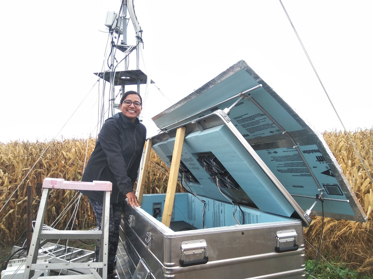 EnviroChemUofT's tweet photo. By measuring ammonia from before the planting all the way through the senescence period, we can better understand the different processes that control the exchange of ammonia with the atmosphere and surface. #atmoschem #MurphyGroup https://t.co/WPPhgDjpUY