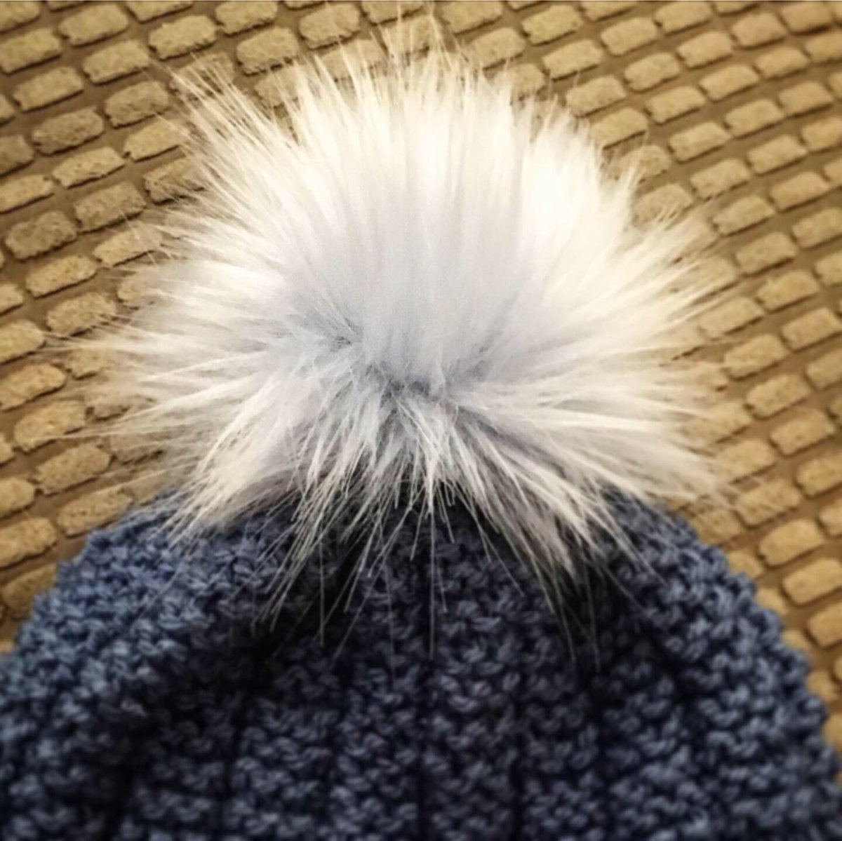 TreacleKnits's tweet photo. Made me own poms for these simple beanies! #pompoms #knitted #handmade #knitflix #🧶 https://t.co/o2St7dsfym