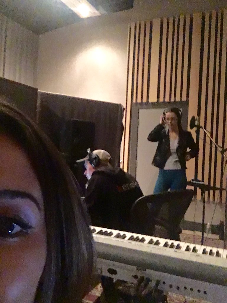 AlomaSteele's tweet photo. Last day with these beauts 😍 #ProsongworksTO ❤️ Giant thank-you to @SOCANFoundation @CdnHeritage and @SlaightMusic for making this possible! 🎶 https://t.co/s6YdL1hpEk