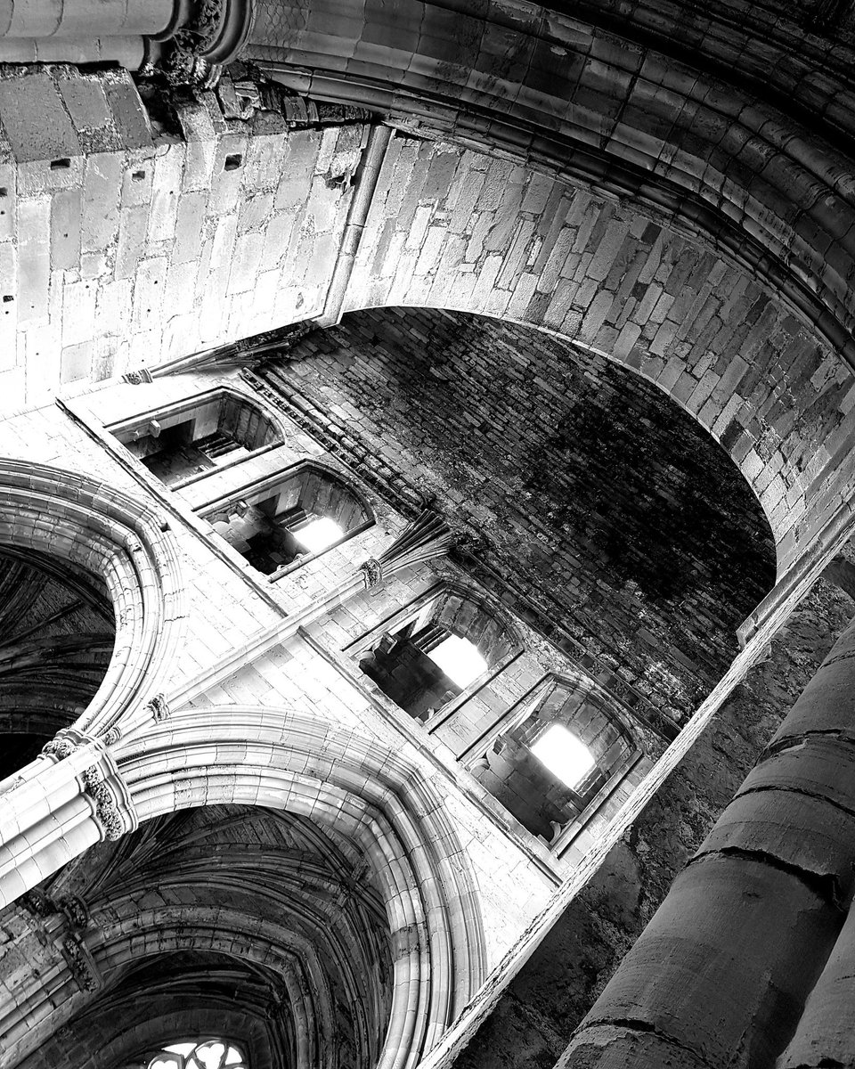 TomosNolanPhoto's tweet photo. Melrose Abbey, Melrose, Scotland 
.
.
#photoraphy #scotland #abbey #history #borders #melrose #blackandwhite https://t.co/LU7hjBRbLl