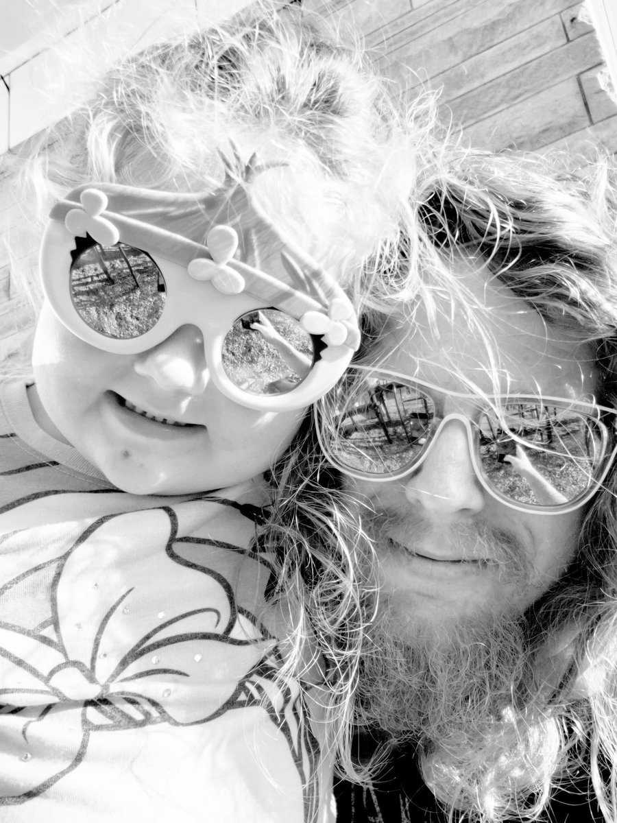 dhack1280's tweet image. Summer days. Me and my best friend.