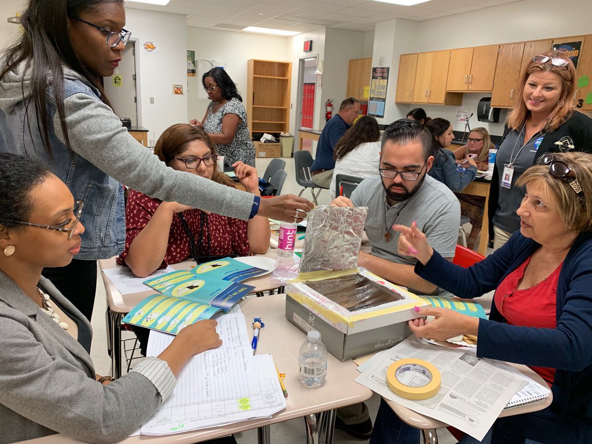 AngieGu32970296's tweet photo. Science investigation -“Solar Oven” with our cool Sam 5th grade M/S Teachers https://t.co/pOh1khFA97