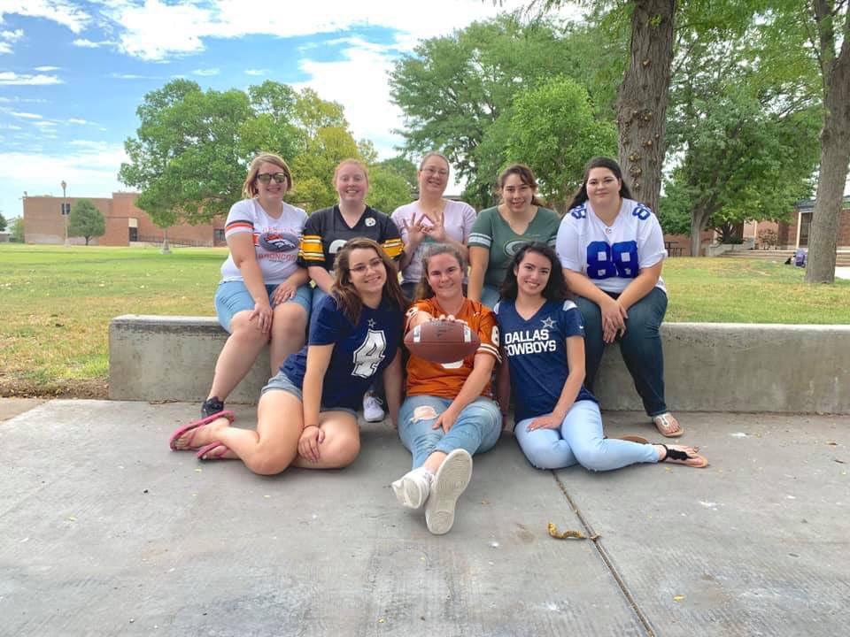 enmuzta's tweet photo. We missed our sisters so much! #ENMUZTA #GoZTA #ZetaTauAlpha #JerseyDay https://t.co/ESeZVm9zpq